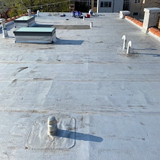 Aluminum-Coating-for-Flat-Roofs-in-Chicago-Enhance-Your-Roofs-Durability-and-Longevity 3