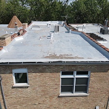 Aluminum-Coating-for-Flat-Roofs-in-Chicago-Protect-and-Extend-Your-Roofs-Lifespan 4