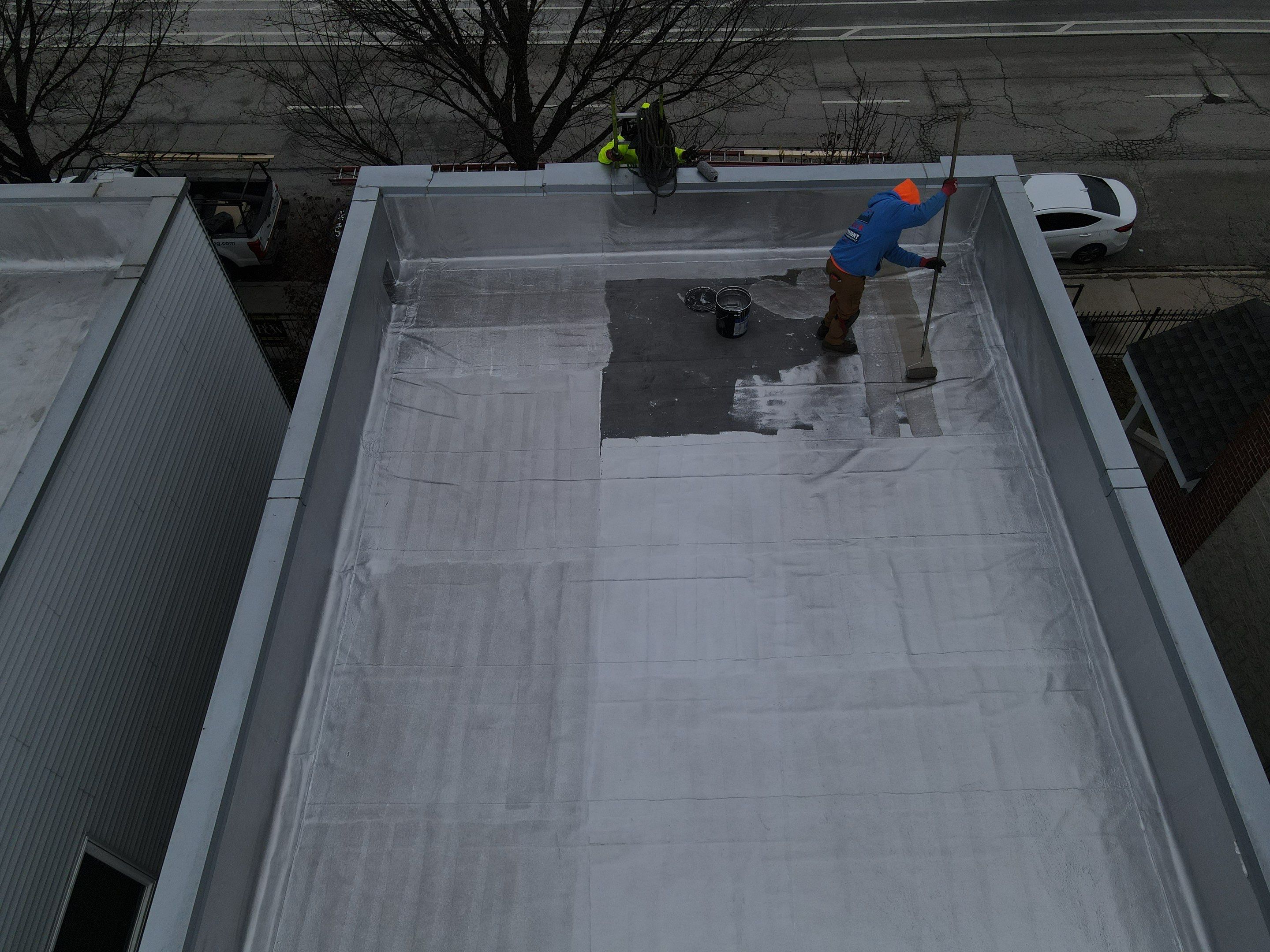 Durable Aluminum Coating for Flat Roofs in Chicago: Long-Lasting Protection