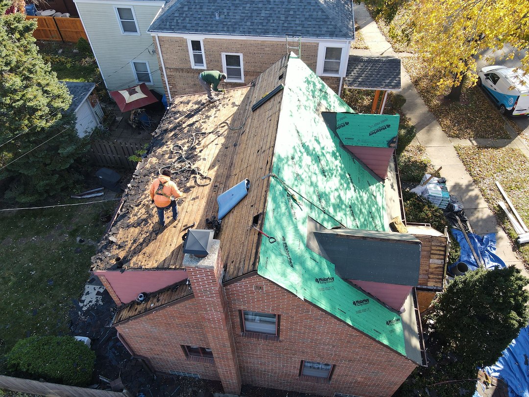 Expert Roof Replacement in Chicago: Shingle Replacement with Malarkey Legacy