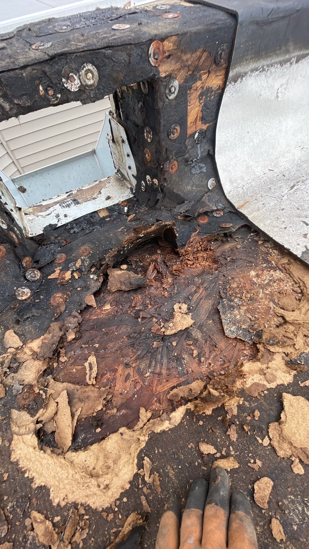 Flat Roof Leak Due to Rotten Substrate: Common Causes and Solutions in Chicago