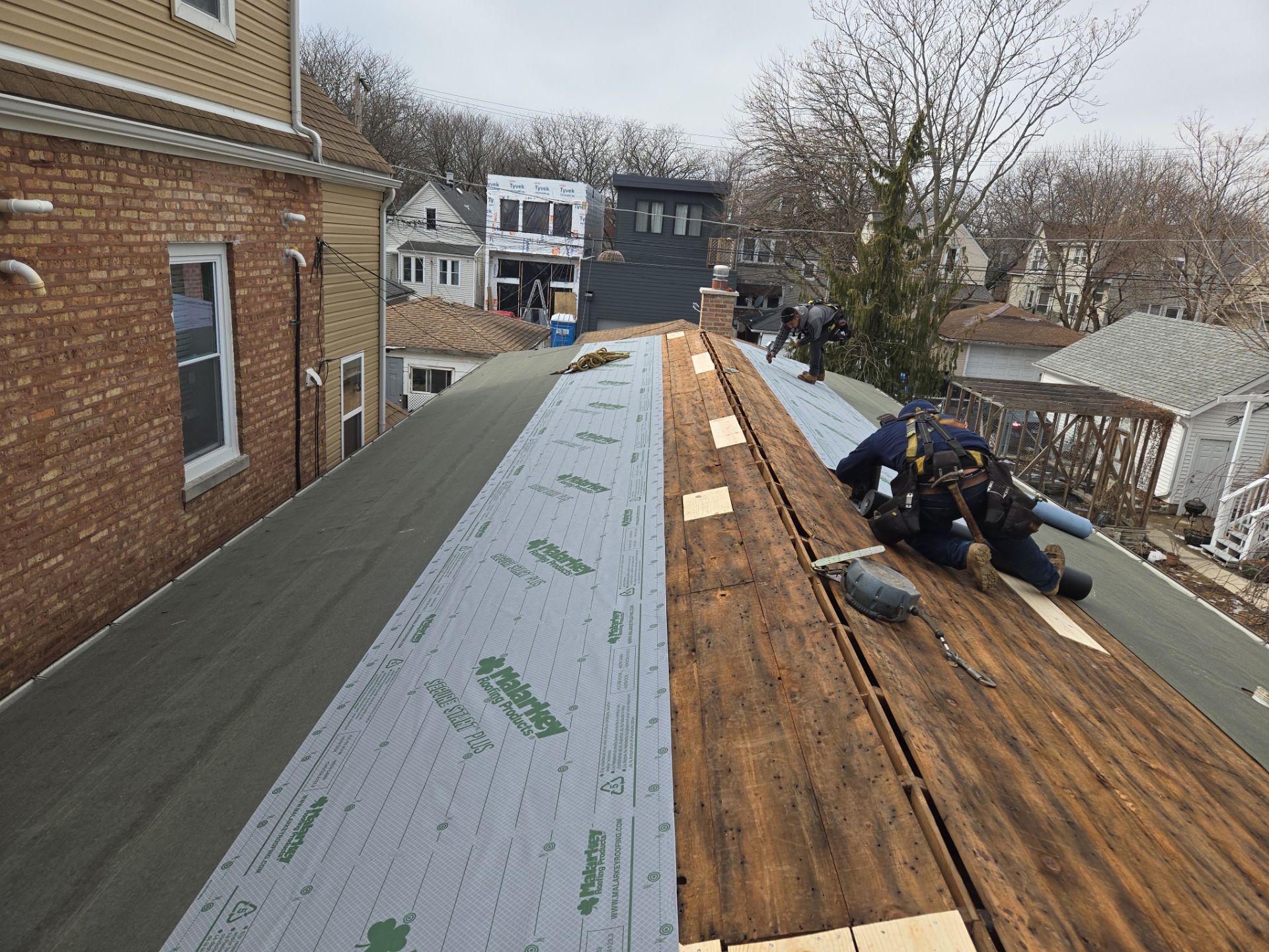 Is Your Evanston Roof Leaking? Upgrade to New Shingles Now!