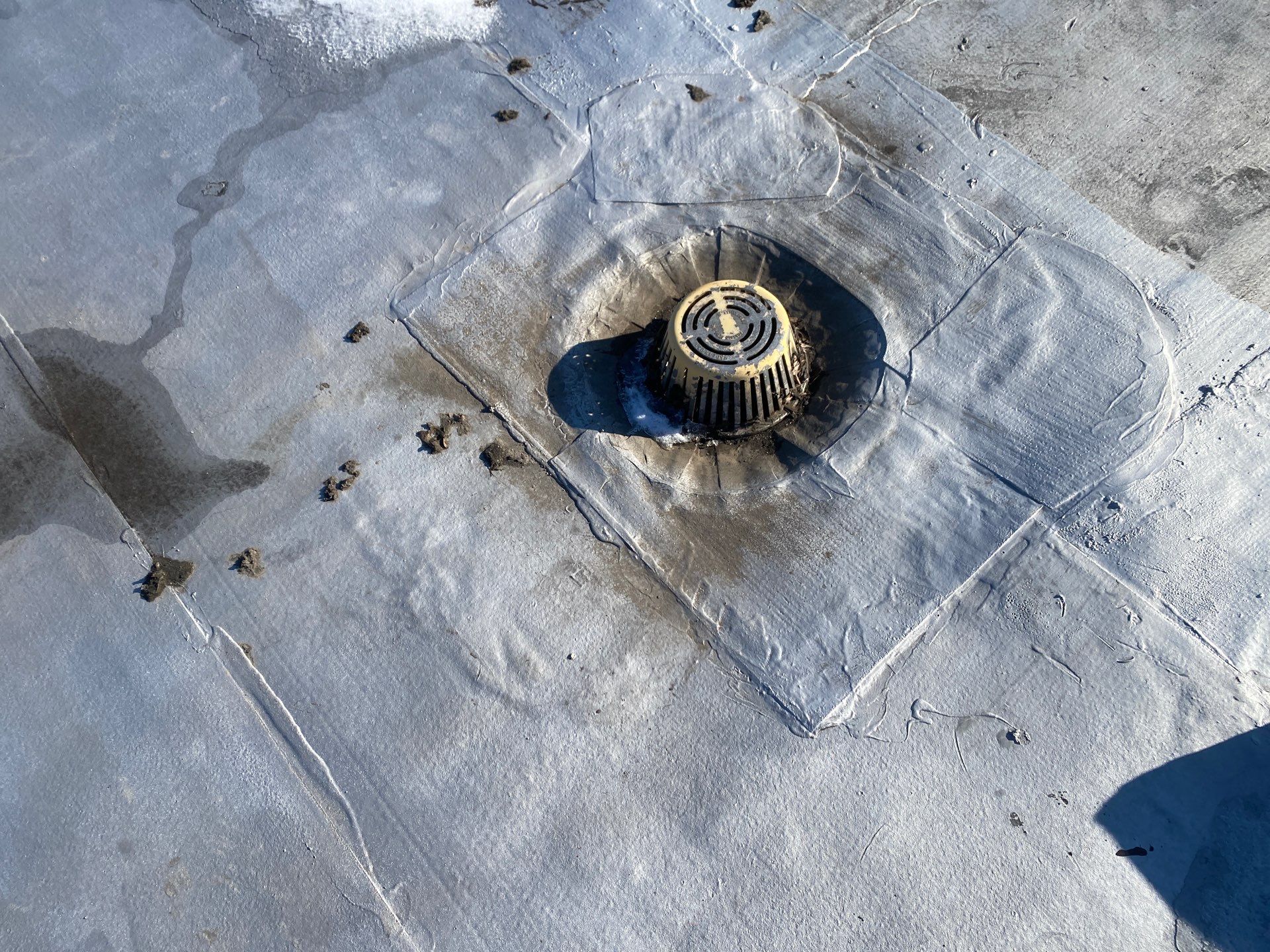 Leaking Roof Drain Repair on a Flat Roof in Chicago – Fast & Reliable Fix