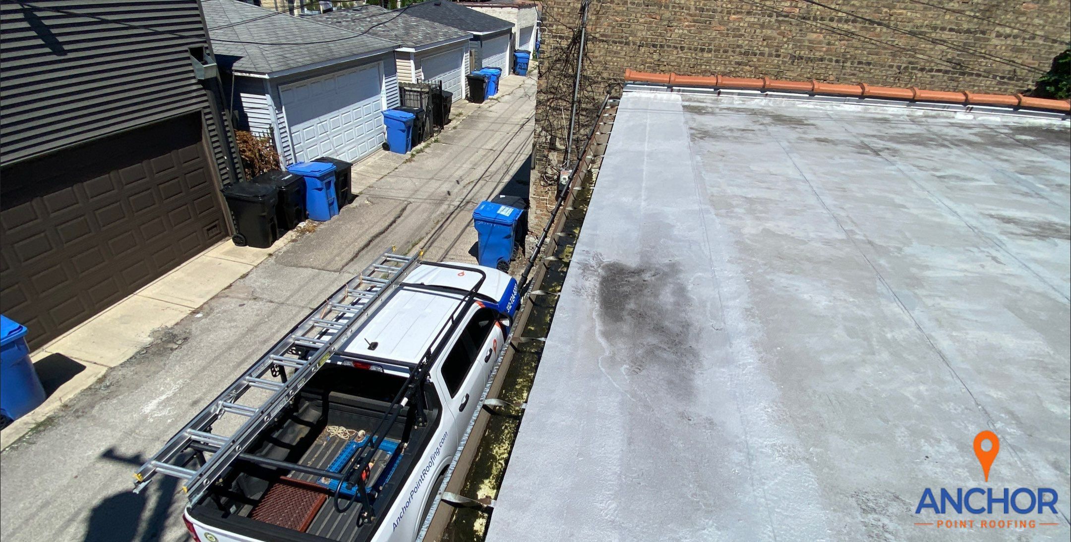 Leaky Gutter on Your Flat Roof? Get It Replaced in Chicago