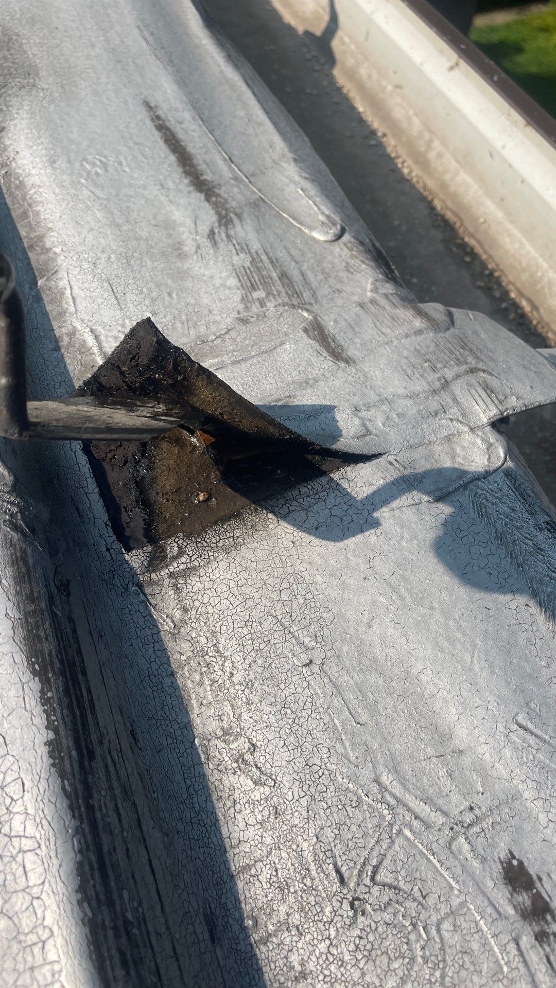 Loose Gutter Straps on Flat Roof in Chicago? Let's Secure and Repair Them