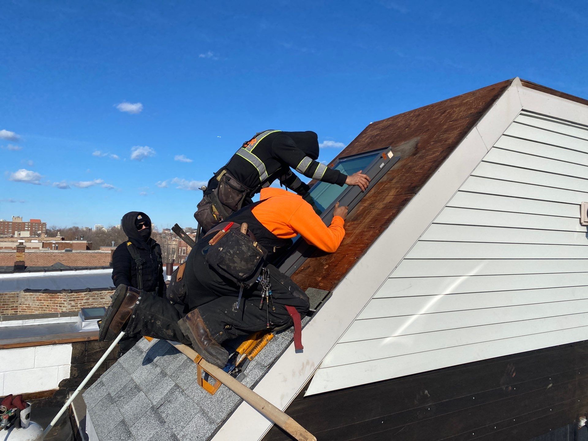 Old Flat Roof with Deck Leaking in Chicago? It Might Be Time for a Replacement